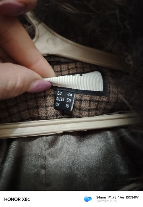 Продаю женскую куртку в отличном состоянии