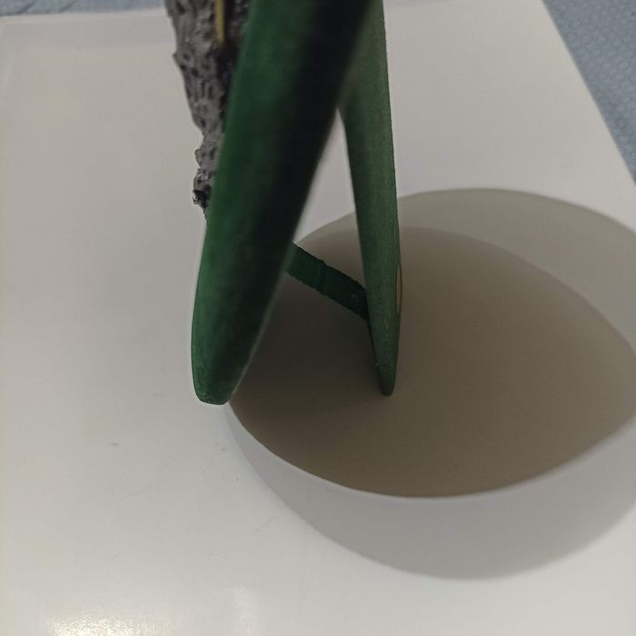 Икона Мадонна с младенцем на бархате.