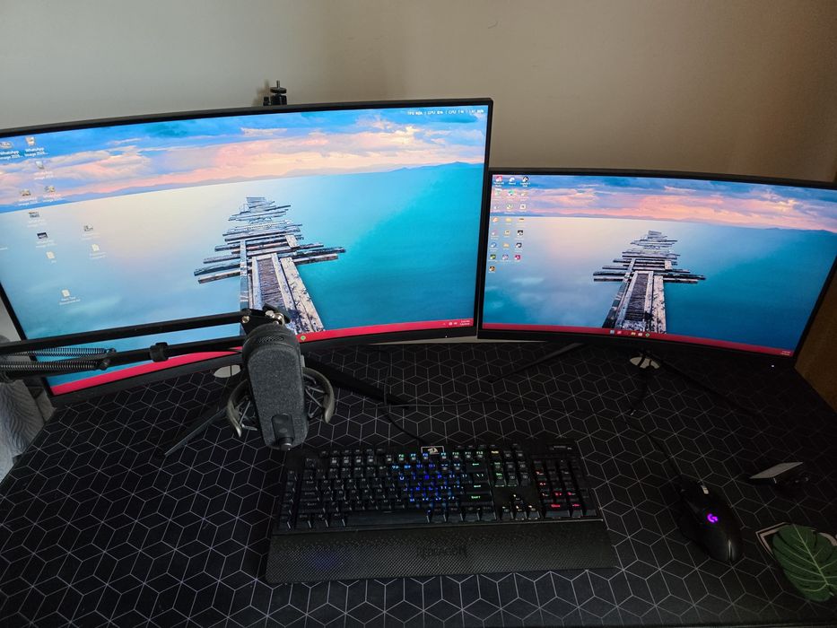 Setup Gaming & Streaming Complet | RTX 5070 Ti, i7-13700KF, 2 Monitoare (240Hz/180Hz), Microfon SteelSeries