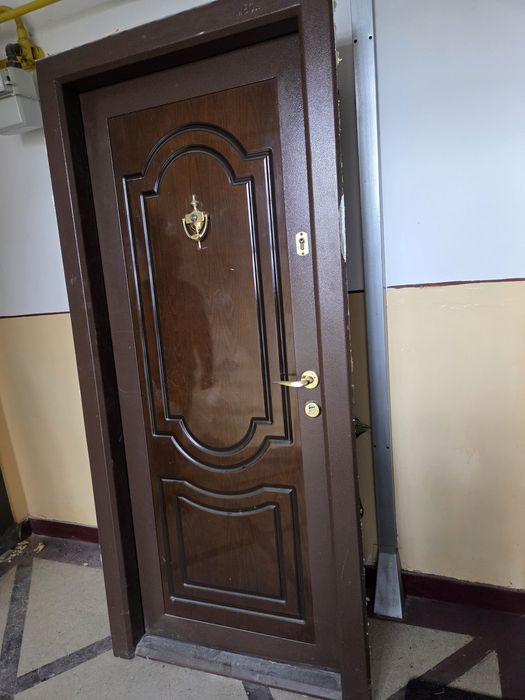 Usa de întrare apartament