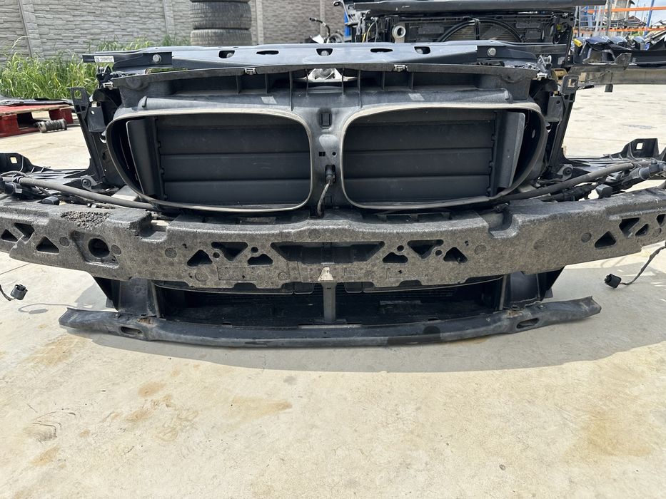 Trager BMW seria 7 model F01 / F02 motor benzina / diesel 730d / 740d / 750d / 730i / 740i / 750i complet radiatoare / ventilatoare / radiator apa ac