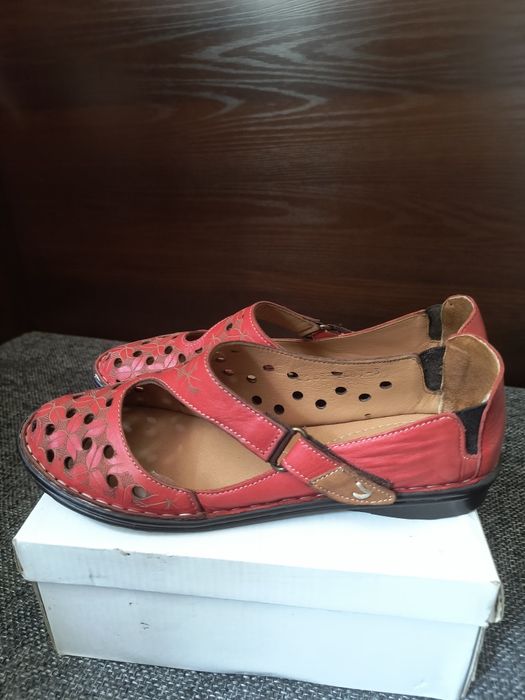 Женская обувь на 37 размер