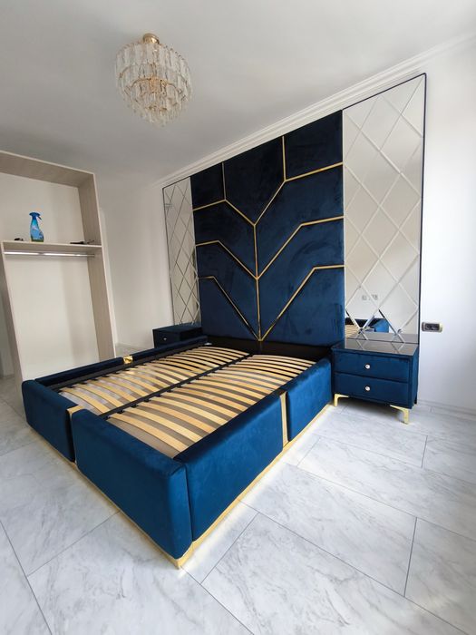 Pat tapitat 160x200 tablie mare cu oglinzi venetiene