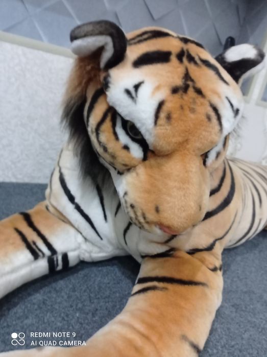 Тигр.   Игрушка      большой