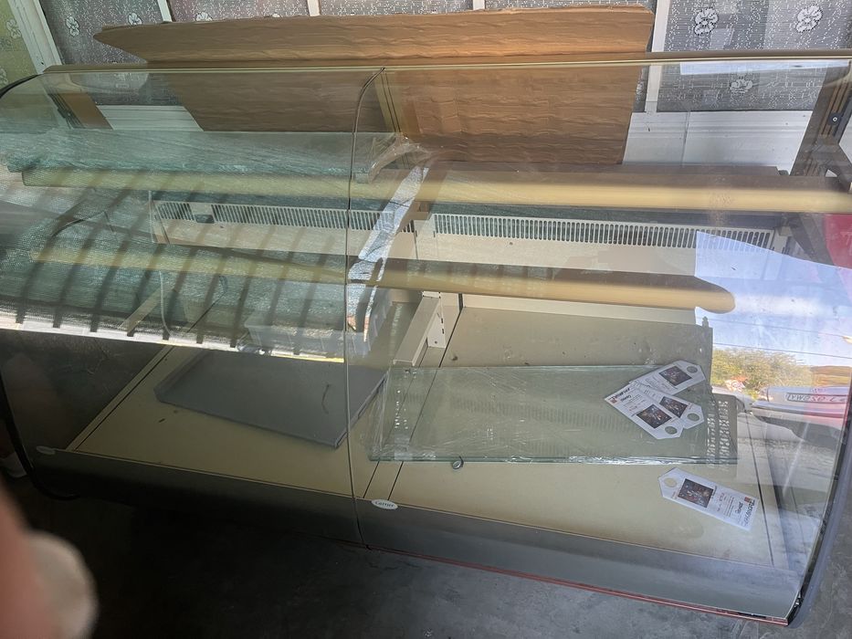 Vitrina orizontala pentru prajituri perfect functionala