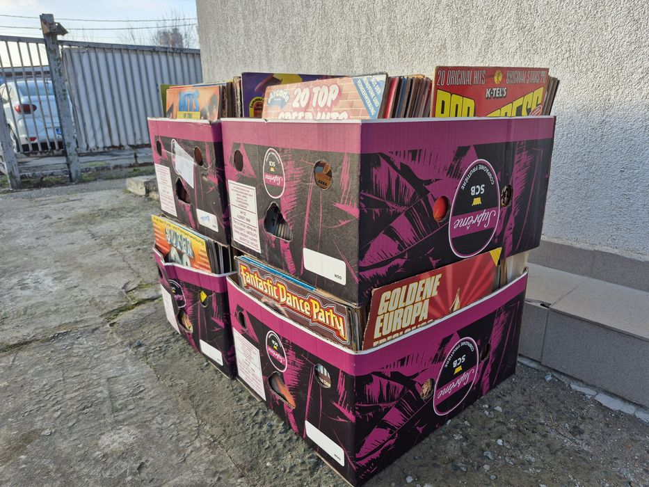 Vând 200lp Lot Discuri Vinil colectie muzica usoara mixta straina

Lot