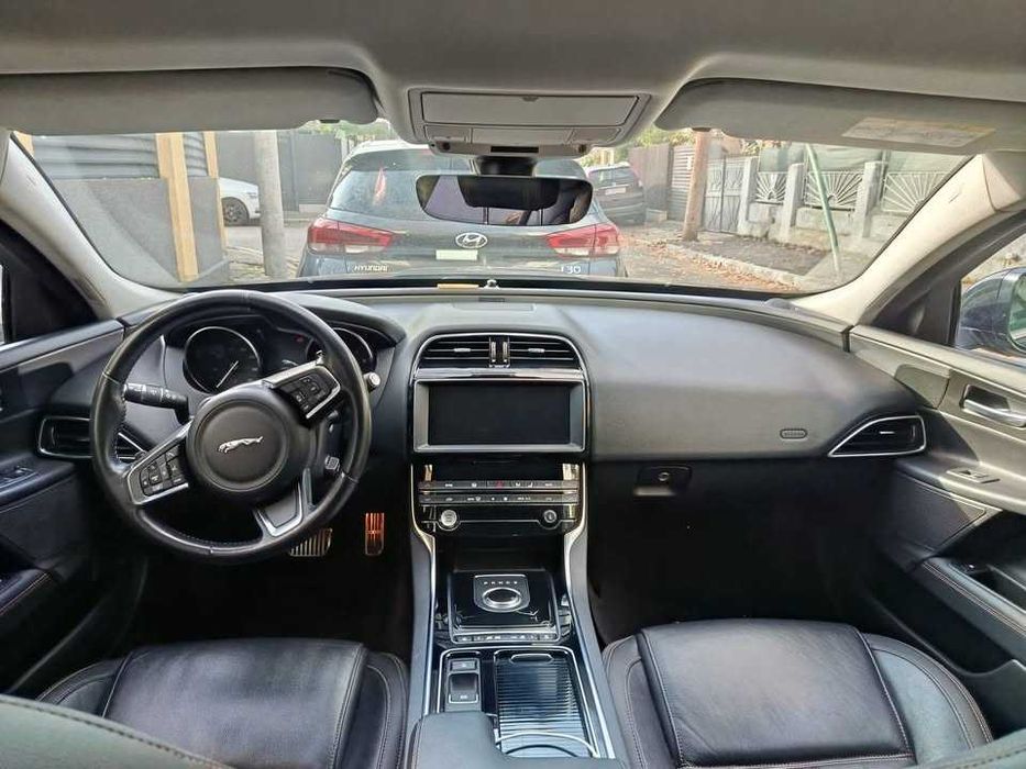 Jaguar XE, MY2019 - P200