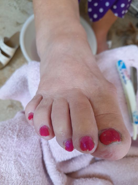 Pedichiura clasica la domiciliul clientei