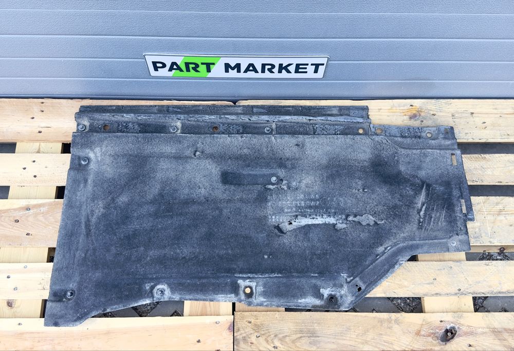 Кора под десен праг AUDI A4 B9 8W0825208B 8W0825208C