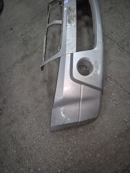 Передний бампер  (оригинал) на Сузуки Гранд Витара