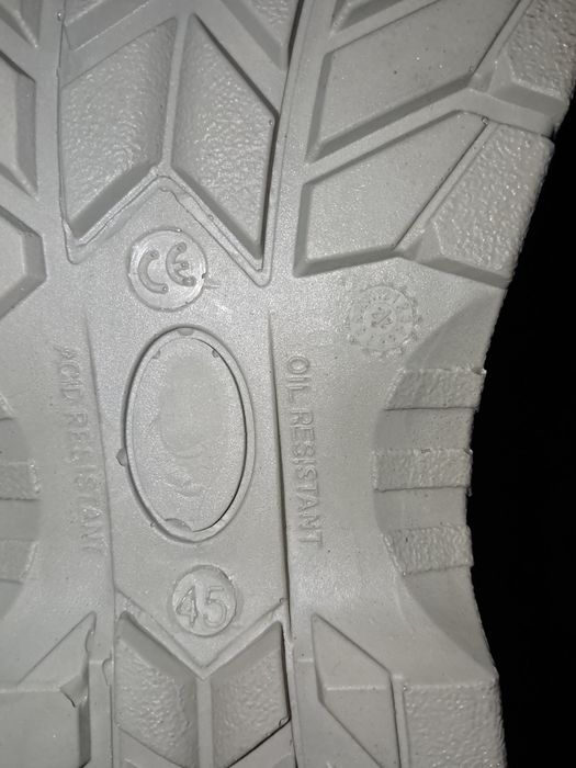 Продам спец ботинки