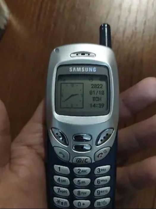 Продаются сотовые телефоны.