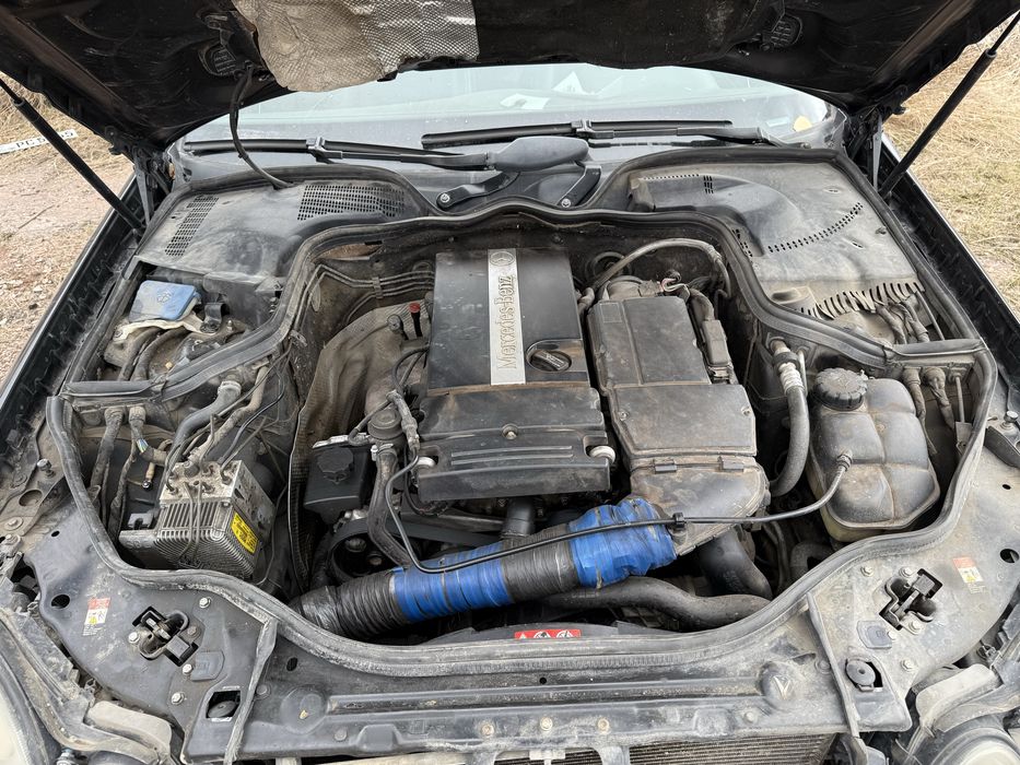 Мерседес е класс W211 на ходу