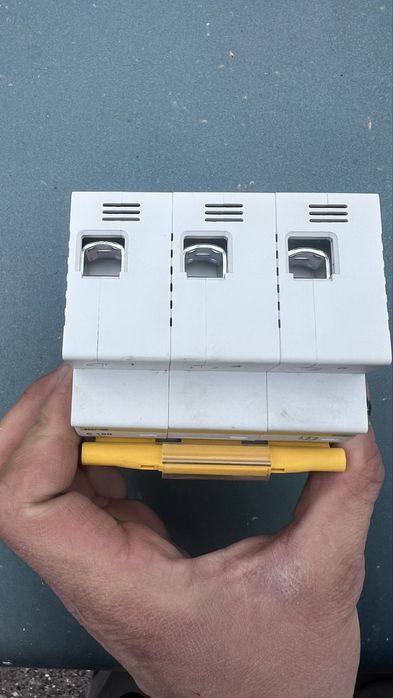 100 ампер автомат силовой IEK