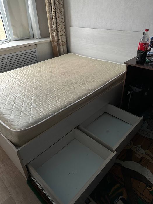 Продам кровать с матрасом