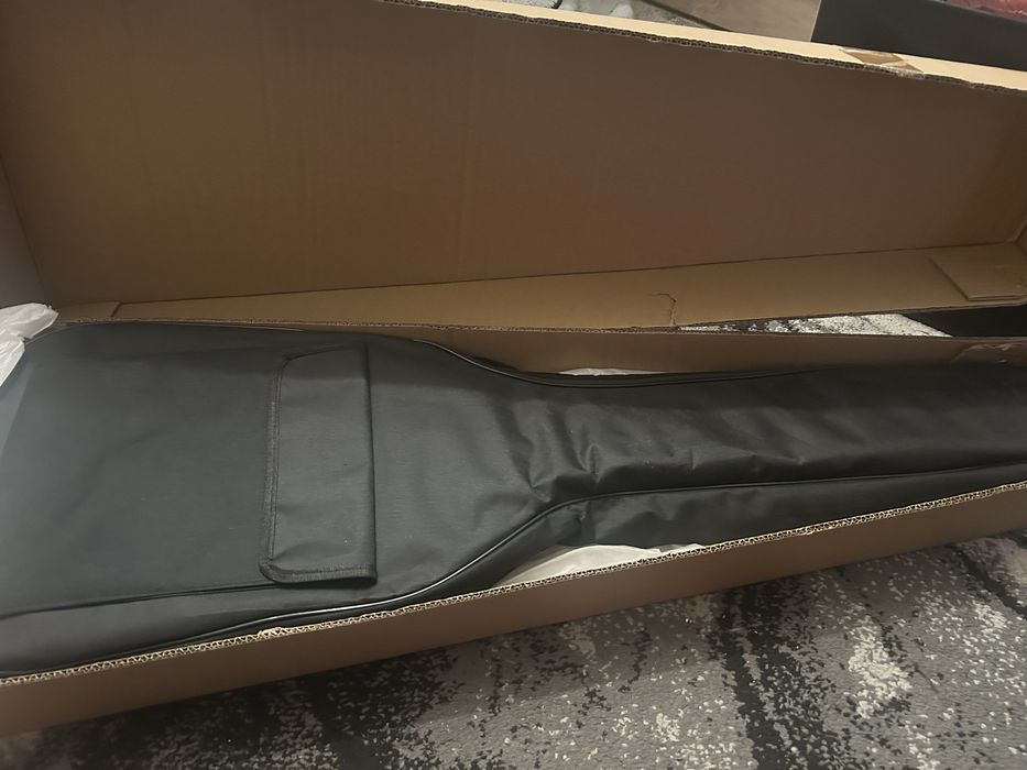 Електрическа китара с усилвател и калъф комплект