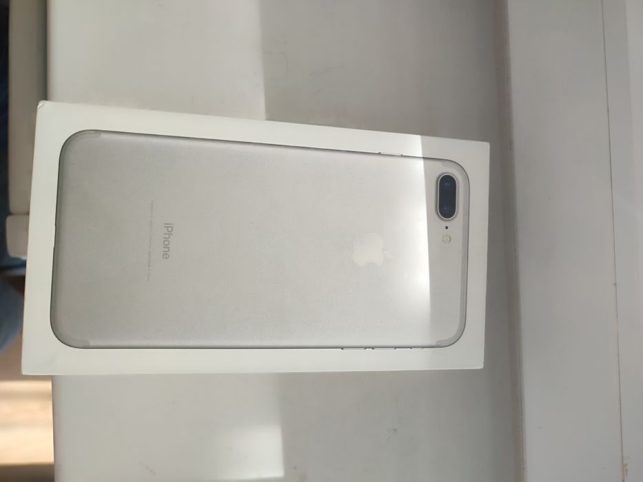 Продам iPhone 7+