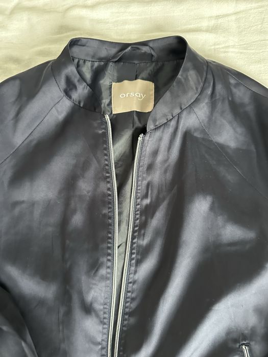 Geaca bomber, albastra in stare foarte buna