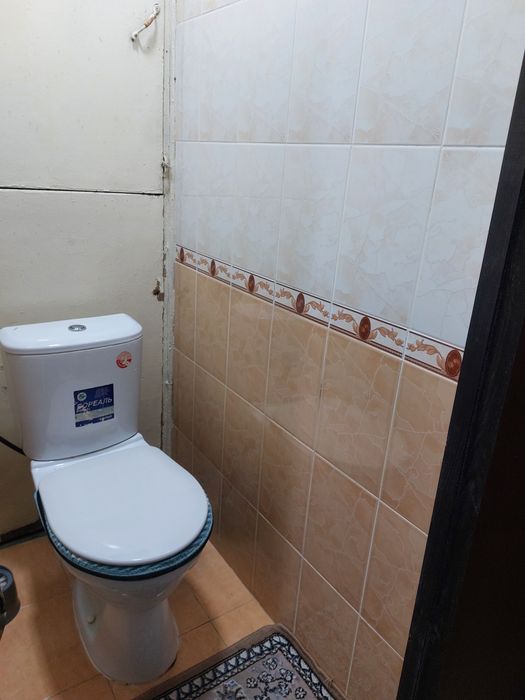 Uy sotiladi 1 xona 3etaj lokatsiya zo'r joyda joylashgan.Yakkasaroy tu