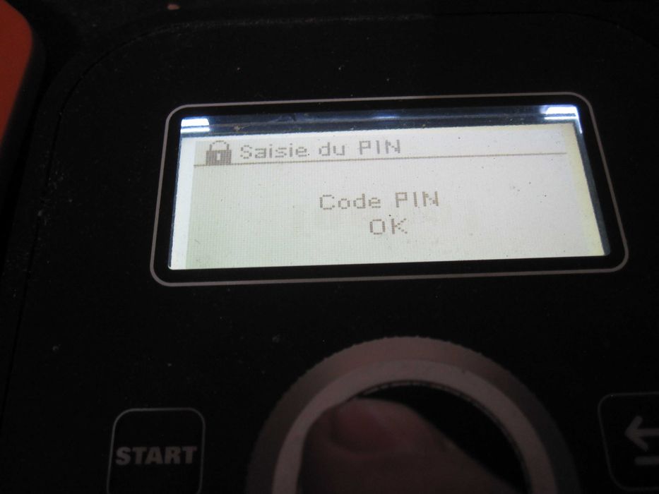 Robot tuns iarba Worx M500 v2 20 V 2 Ah lățime de tăiere 18 cm 9,1 kg