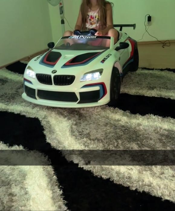 Masinuta electrica  copii Bmw m6 ALB