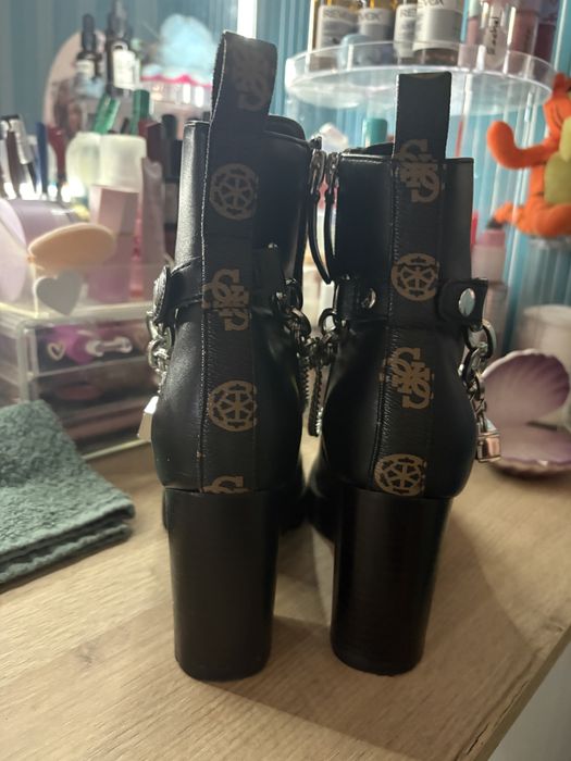 Дамски боти GUESS