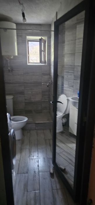 Vând apartament 2 camere in Uricani