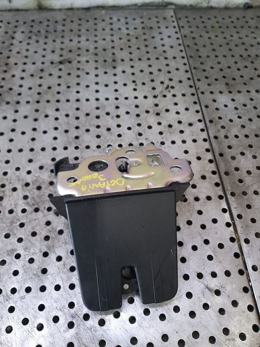 Broasca haion skoda octavia 3 5e break 8r0827505a