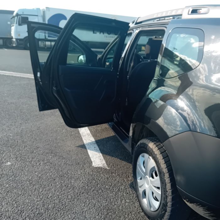 Vând Dacia Duster