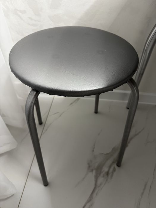 Продам табурет       .