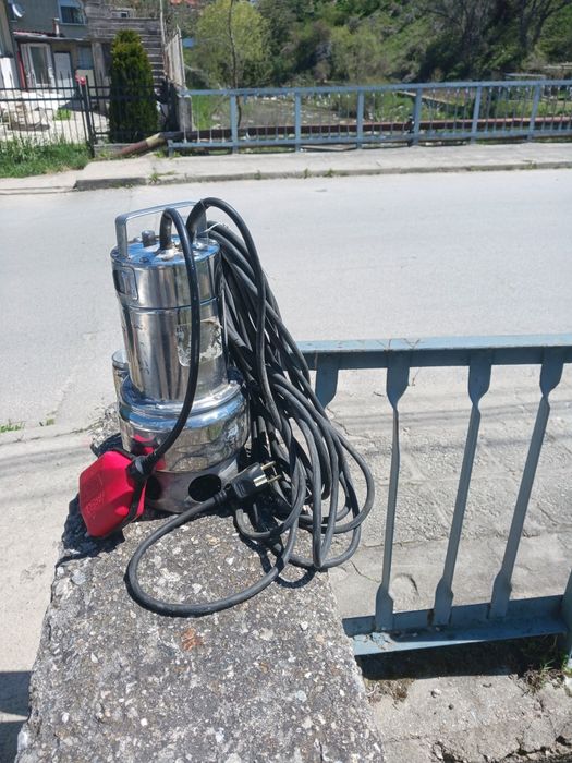 Потопяема помпа Elektra, за изпомпване на вода.