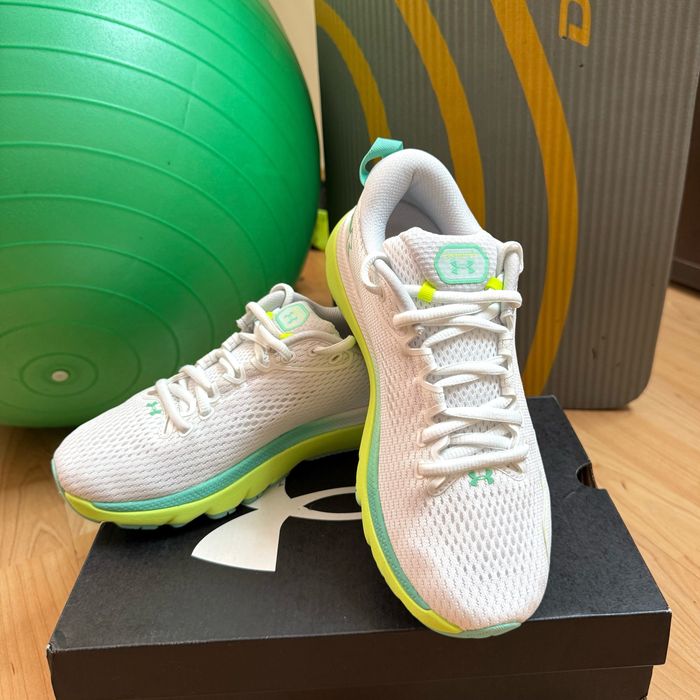 Оригинал Under Armour женские кроссовки
