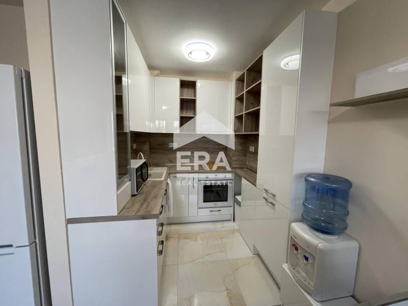 Дава се под наем Тристаен апартамент в Варна, Цветен квартал - 80 кв.м за 742 € - Снимка #2