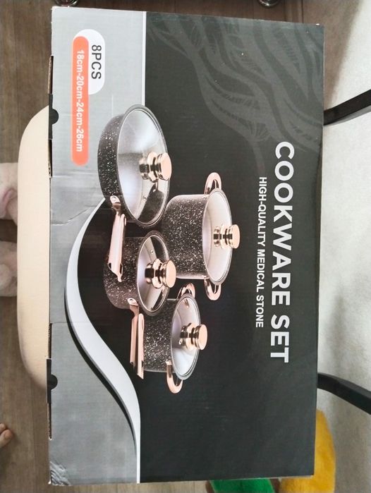 Набор кастрюль...