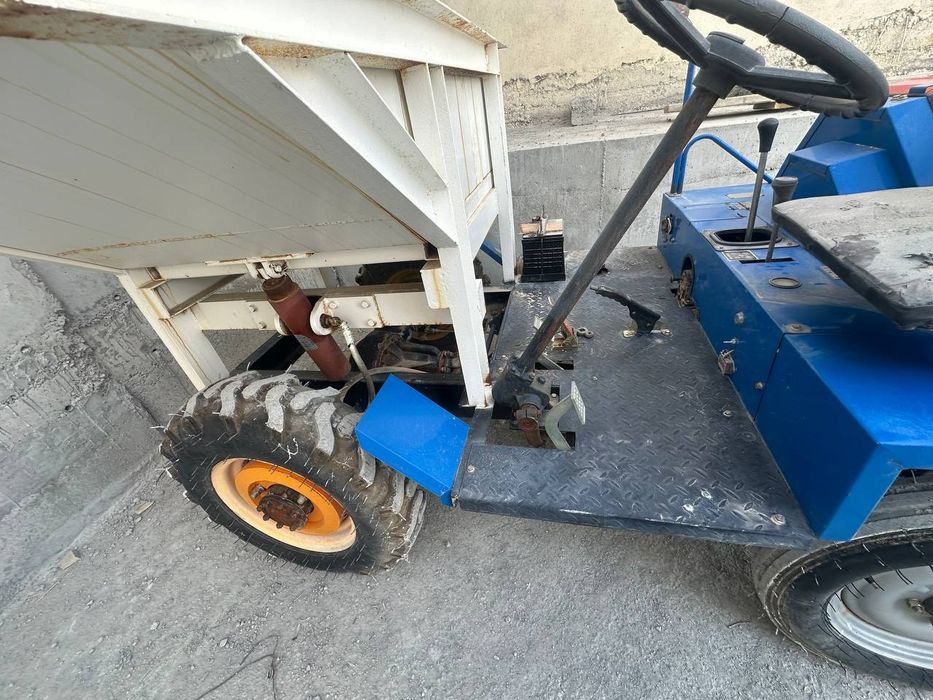 Traktor sotiladi