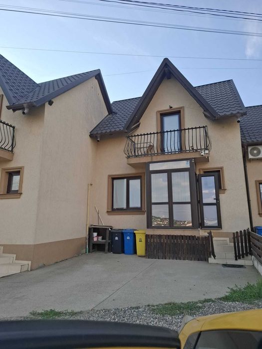 Proprietar | Casă P+E+Pod Ipotești (84 mp + Terasă 25 mp Acoperită) Total 109 mp | 2 Parcări | Parchet bambus