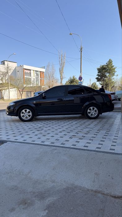 Jentra sotiladi srochna 2023 yip top toza dark blue
