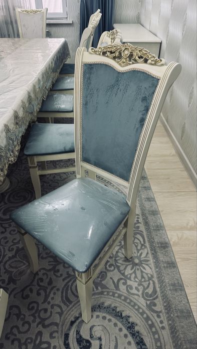 Продам горку, стол, стульи, сервант