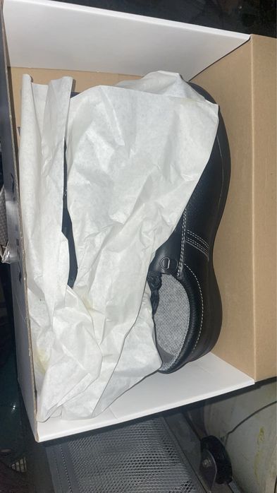 Чисто нови работни обувки