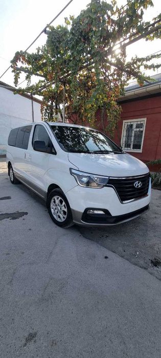 Микроавтобус Hyundai Grand Straia