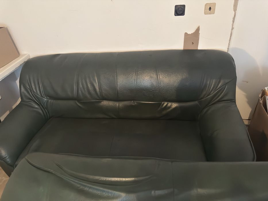 Зелен диван от естествена кожа