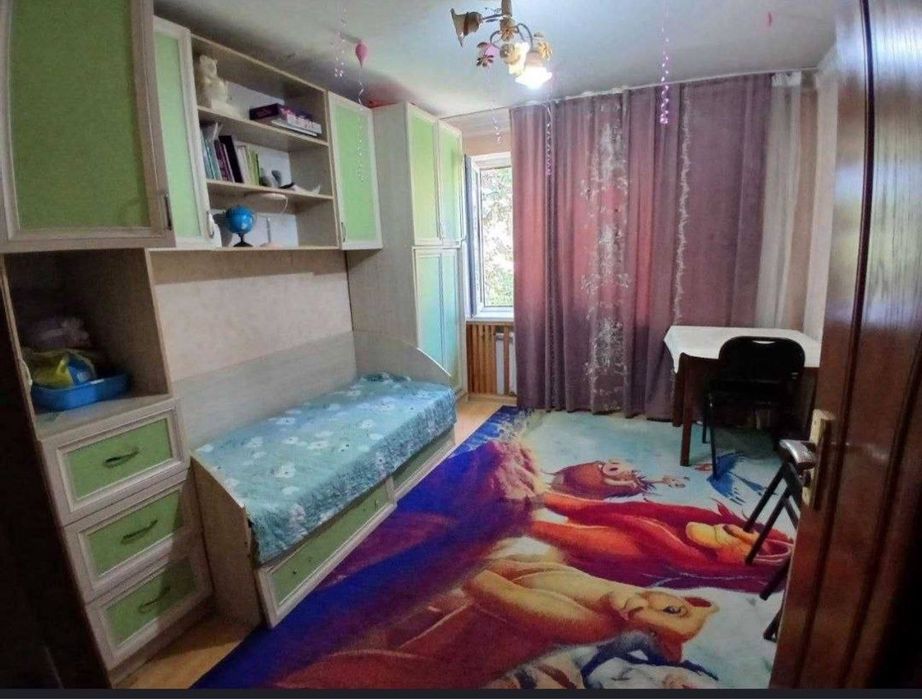 Метро М Улугбек. 3 комнатная Кирпич. 66 кв.м.