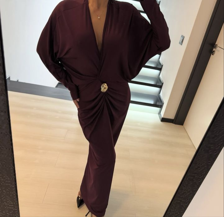 Rochie burgundy cu detaliu auriu