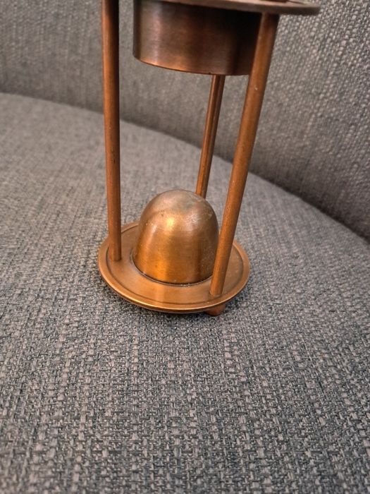 Меден свещник на две нива