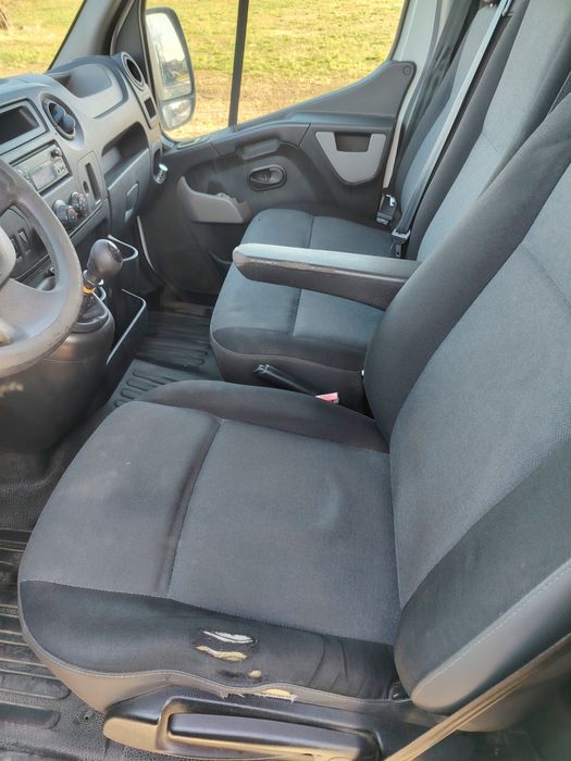 Vând Renault Master cub cu lift