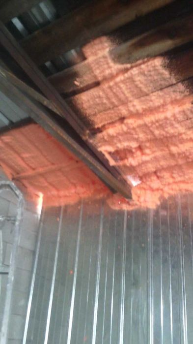 напыляемый полиуретановый  утеплитель