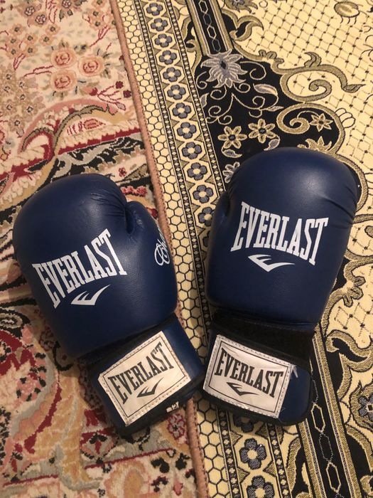 продаются перчатки