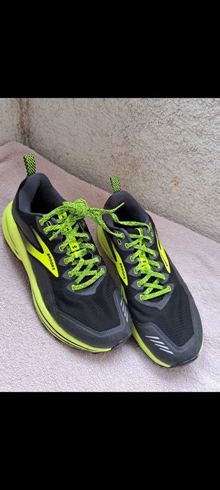 adidasi brooks cascadia 16