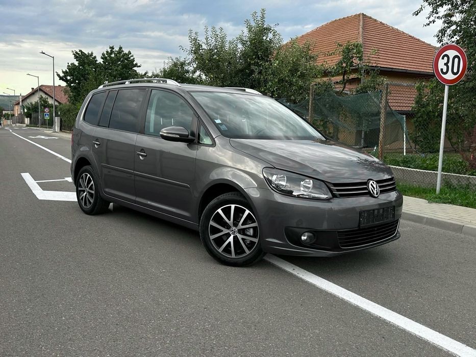 VOLKSWAGEN Touran