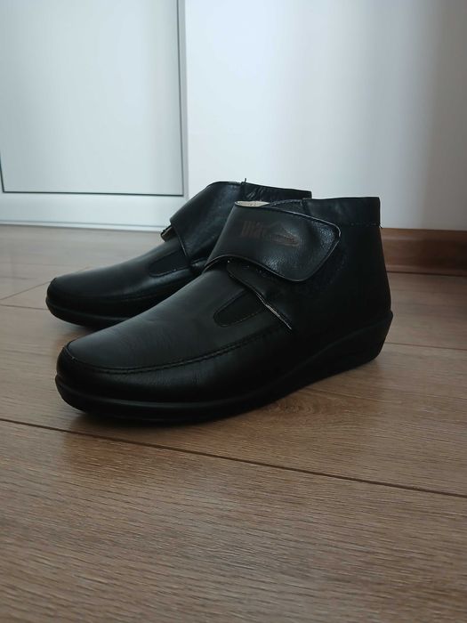 Продавам дамски боти,сабо